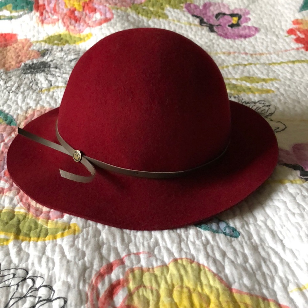 Goorin Bros. Deep red felt hat.